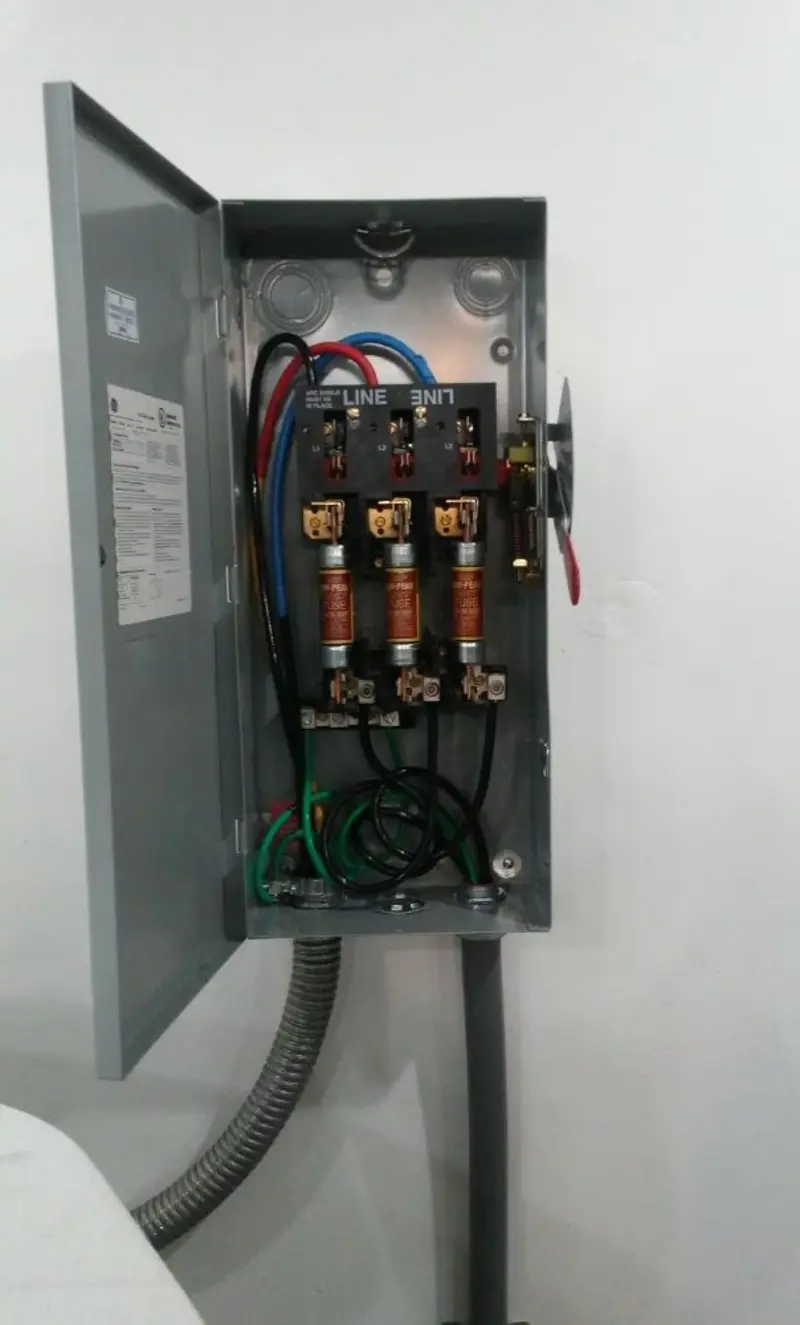 Three-phase disconnect switch installed for Smoke Detector Installation in Elkton